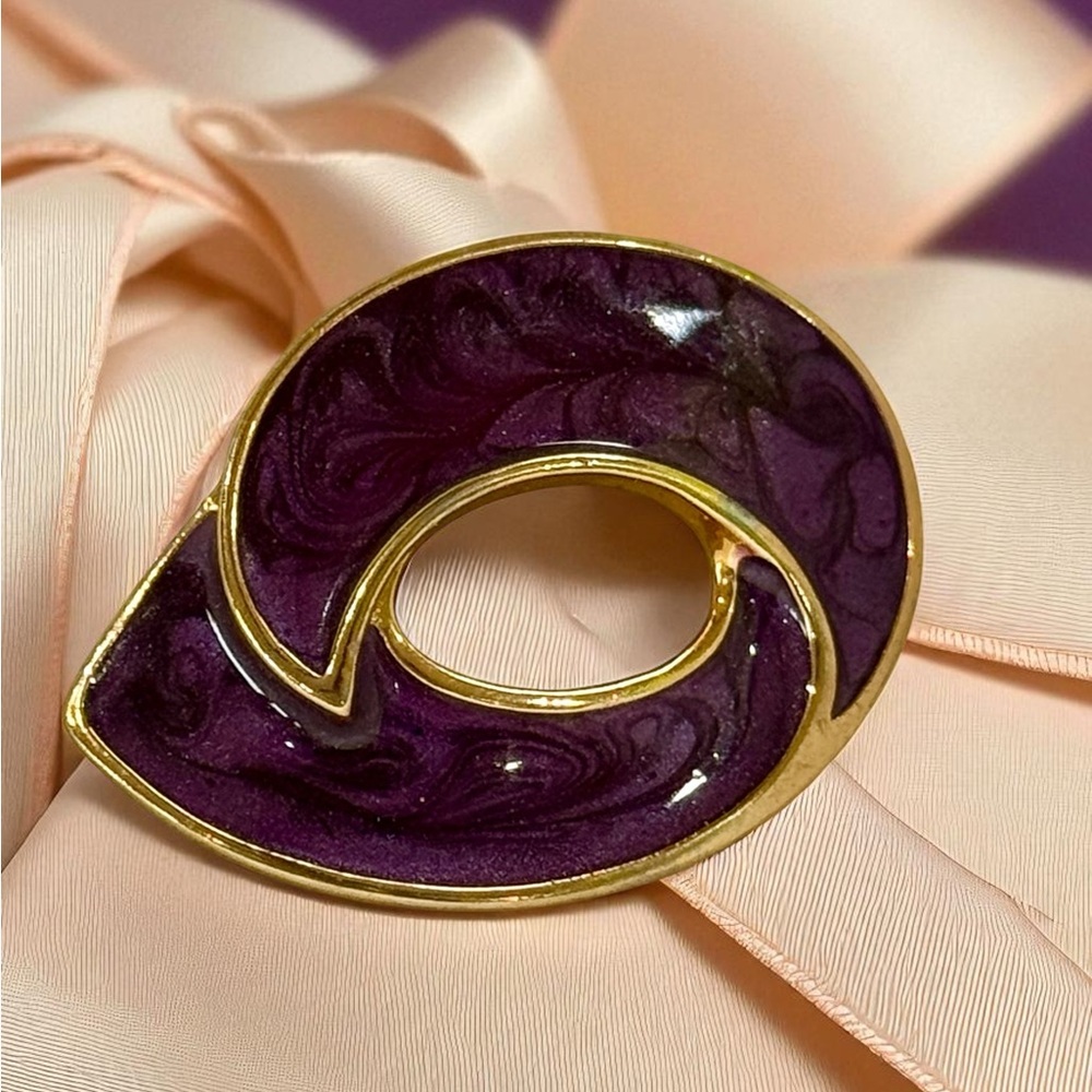 Vintage Gold Tone and Purple Enamel Shimmery Brooch